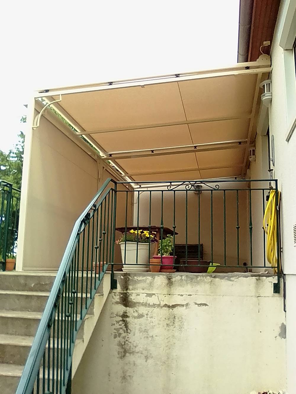 pergola beige